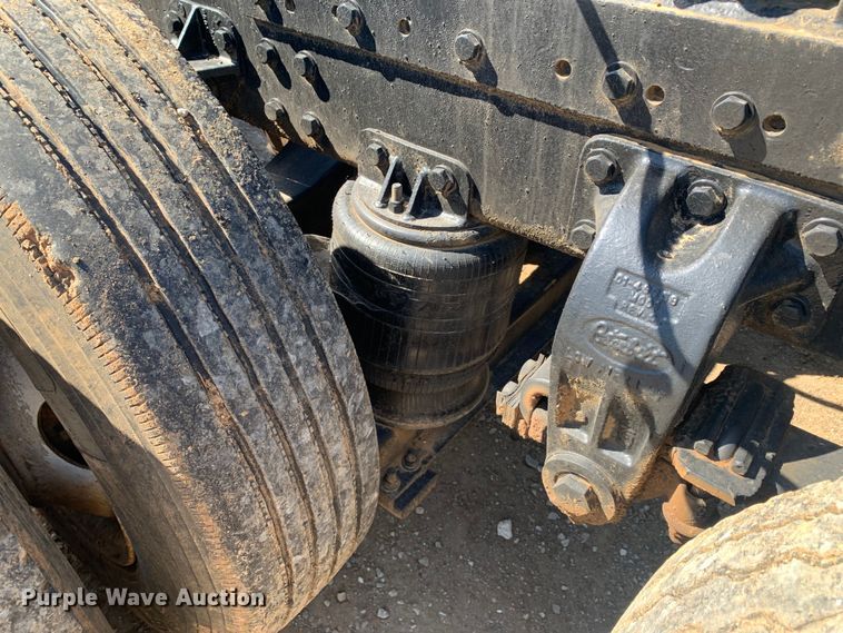 image for item DM7796 1989 Peterbilt 379 semi truck