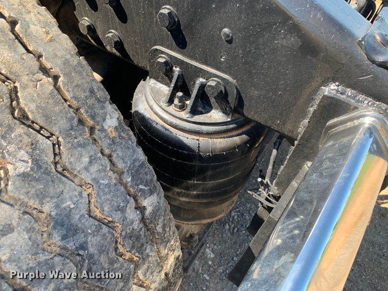 image for item DM7796 1989 Peterbilt 379 semi truck