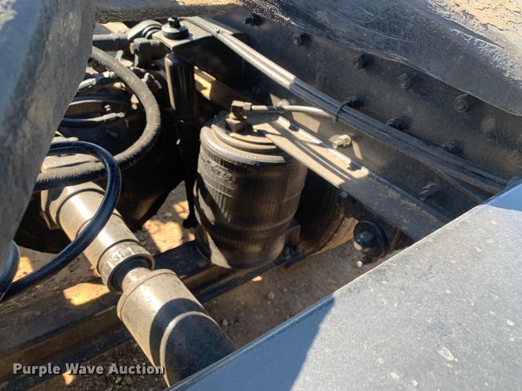 image for item DM7796 1989 Peterbilt 379 semi truck