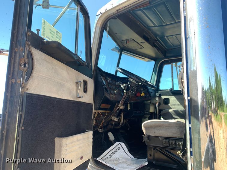 image for item DM7796 1989 Peterbilt 379 semi truck