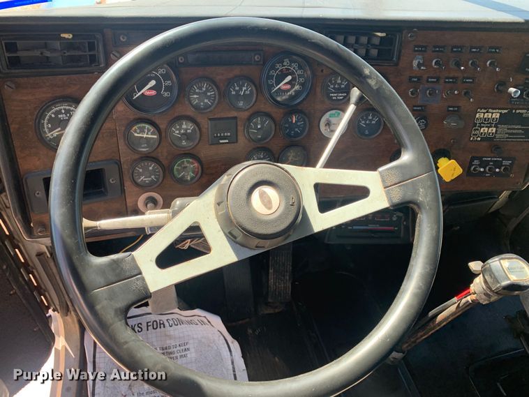 image for item DM7796 1989 Peterbilt 379 semi truck