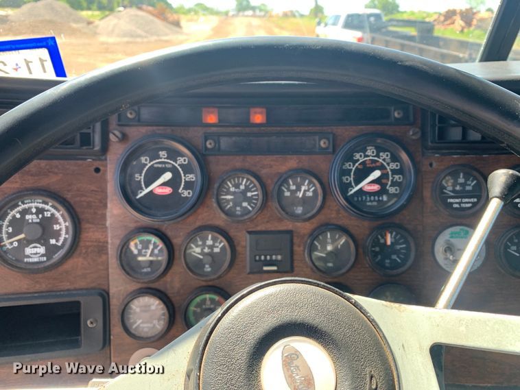 image for item DM7796 1989 Peterbilt 379 semi truck