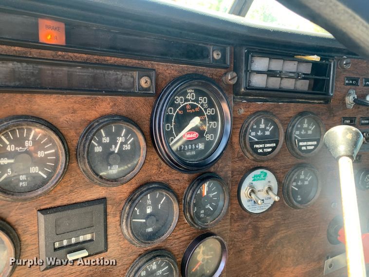 image for item DM7796 1989 Peterbilt 379 semi truck