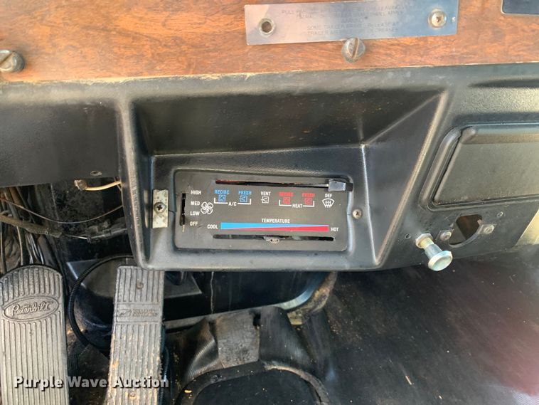 image for item DM7796 1989 Peterbilt 379 semi truck