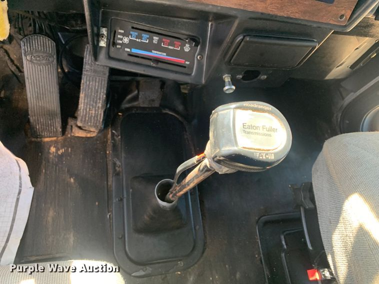 image for item DM7796 1989 Peterbilt 379 semi truck