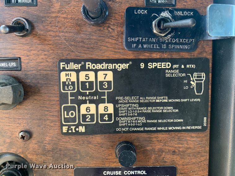 image for item DM7796 1989 Peterbilt 379 semi truck