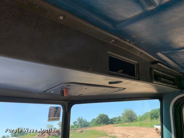 image for item DM7796 1989 Peterbilt 379 semi truck