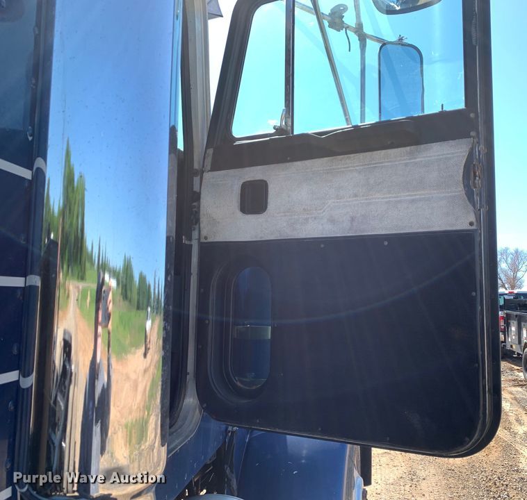 image for item DM7796 1989 Peterbilt 379 semi truck