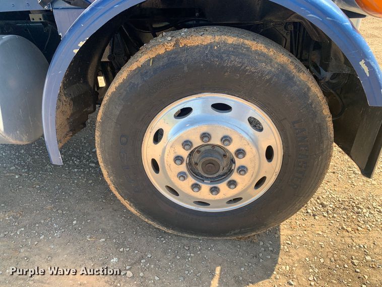 image for item DM7796 1989 Peterbilt 379 semi truck