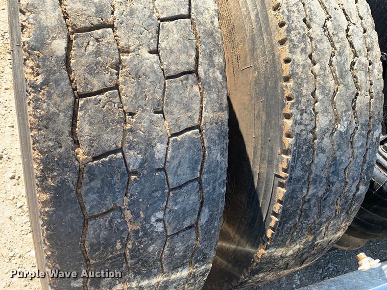 image for item DM7796 1989 Peterbilt 379 semi truck