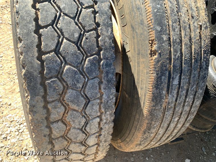 image for item DM7796 1989 Peterbilt 379 semi truck