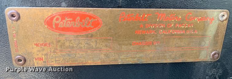 image for item DM7796 1989 Peterbilt 379 semi truck