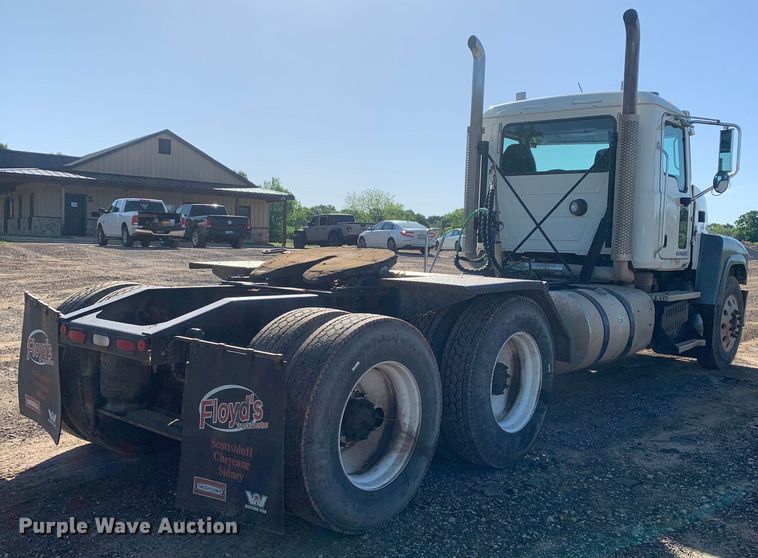 image for item DM7797 2015 Mack CHU613 semi truck