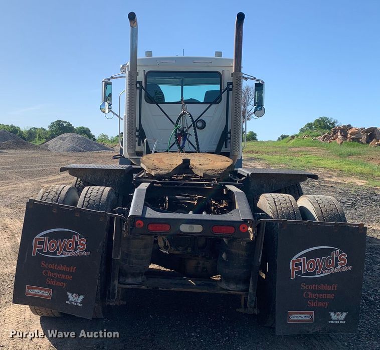 image for item DM7797 2015 Mack CHU613 semi truck