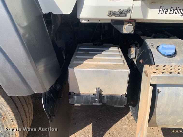 image for item DM7797 2015 Mack CHU613 semi truck