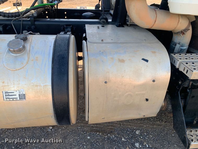 image for item DM7797 2015 Mack CHU613 semi truck