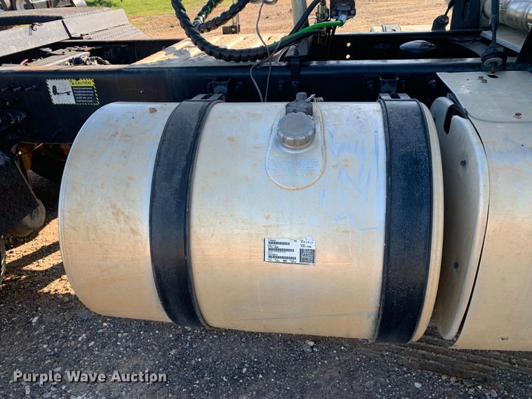 image for item DM7797 2015 Mack CHU613 semi truck