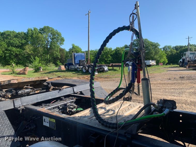 image for item DM7797 2015 Mack CHU613 semi truck