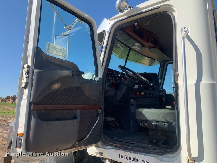 image for item DM7797 2015 Mack CHU613 semi truck