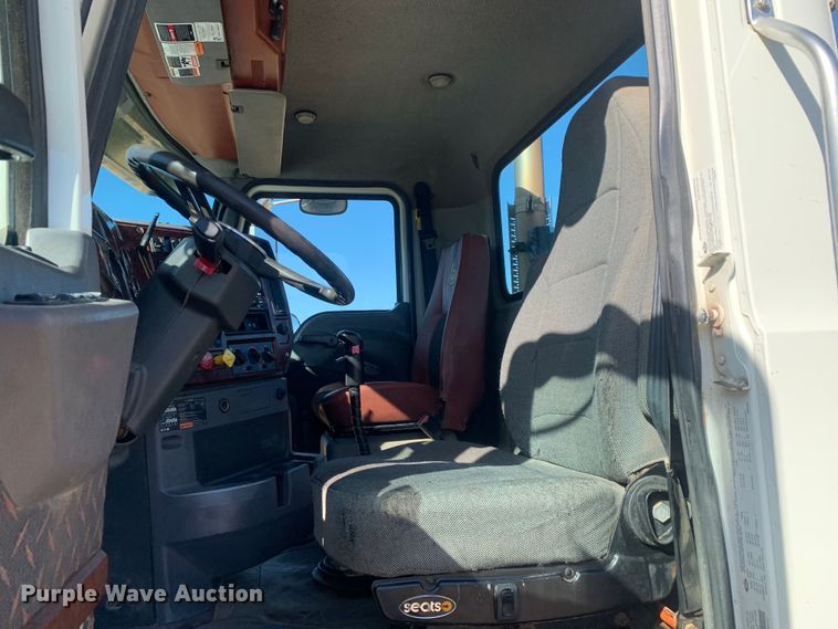 image for item DM7797 2015 Mack CHU613 semi truck