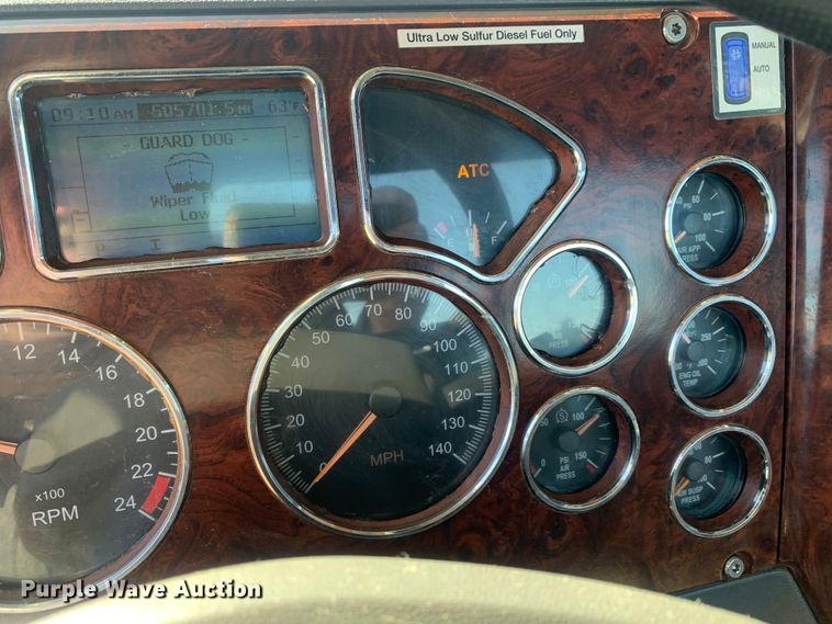 image for item DM7797 2015 Mack CHU613 semi truck