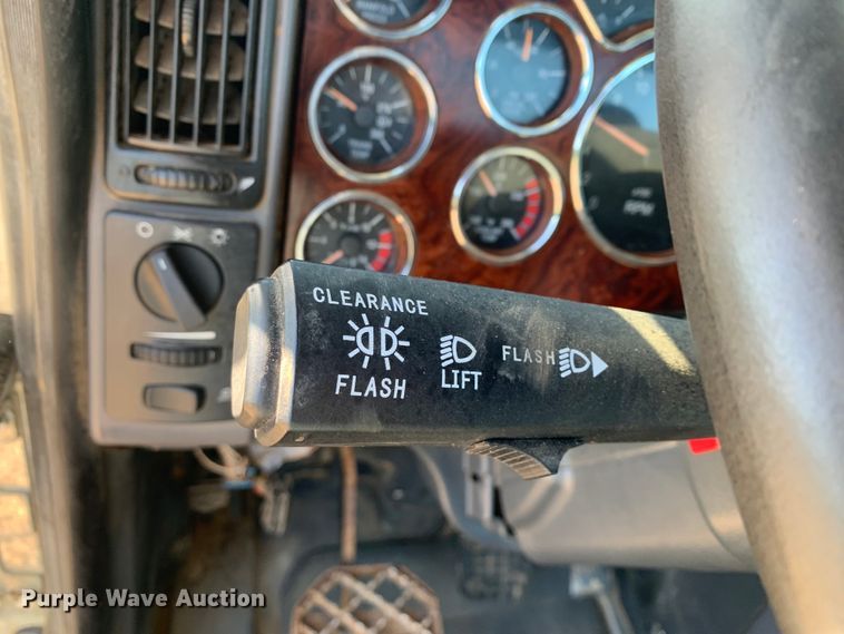 image for item DM7797 2015 Mack CHU613 semi truck