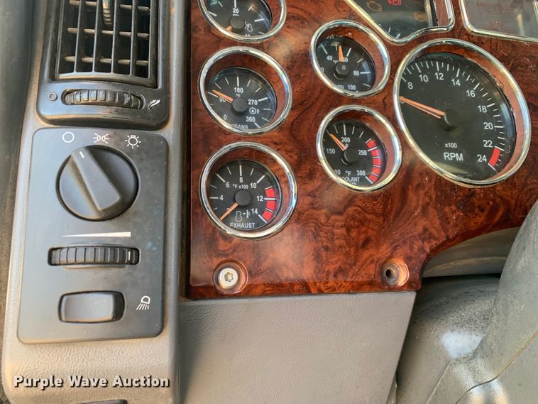 image for item DM7797 2015 Mack CHU613 semi truck