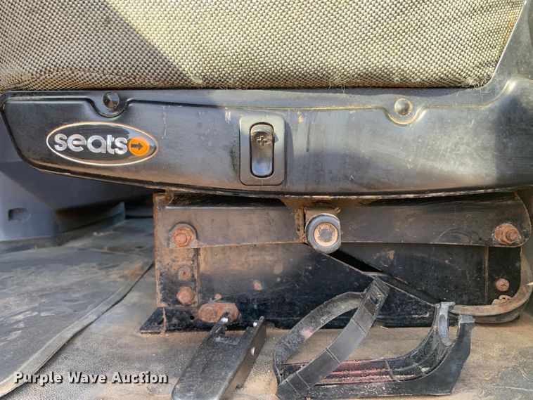 image for item DM7797 2015 Mack CHU613 semi truck