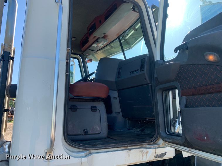 image for item DM7797 2015 Mack CHU613 semi truck