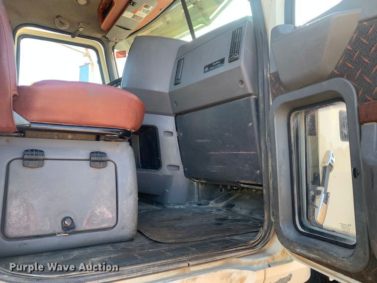 image for item DM7797 2015 Mack CHU613 semi truck