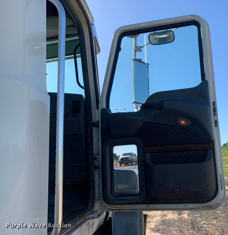 image for item DM7797 2015 Mack CHU613 semi truck