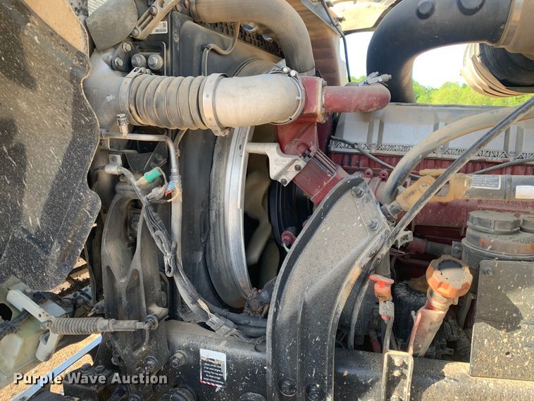 image for item DM7797 2015 Mack CHU613 semi truck