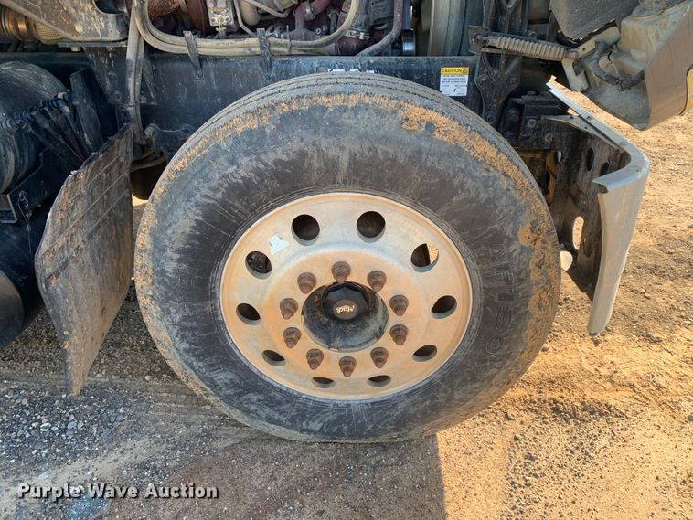 image for item DM7797 2015 Mack CHU613 semi truck