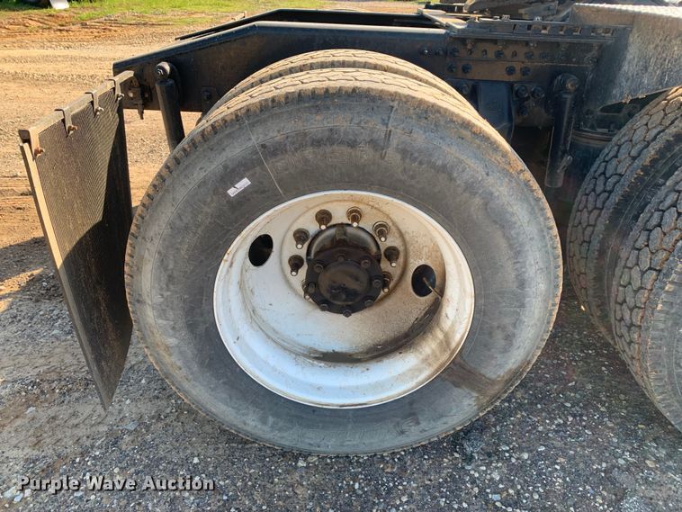 image for item DM7797 2015 Mack CHU613 semi truck