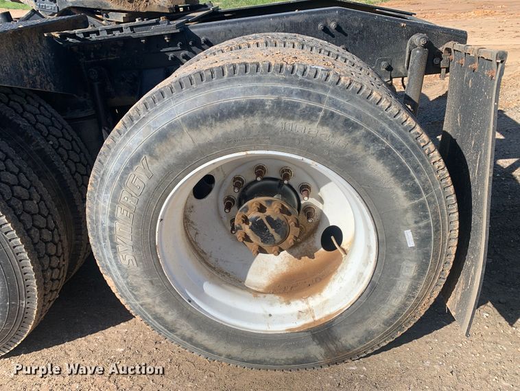 image for item DM7797 2015 Mack CHU613 semi truck