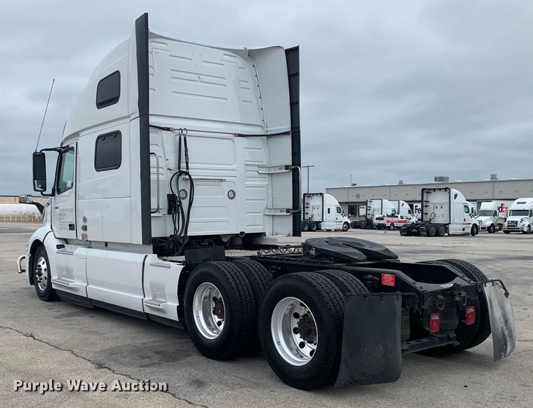 image for item DM7798 2021 Volvo VNL semi truck
