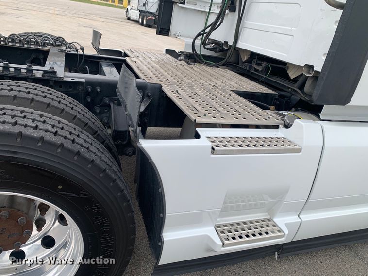 image for item DM7798 2021 Volvo VNL semi truck