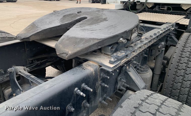 image for item DM7798 2021 Volvo VNL semi truck