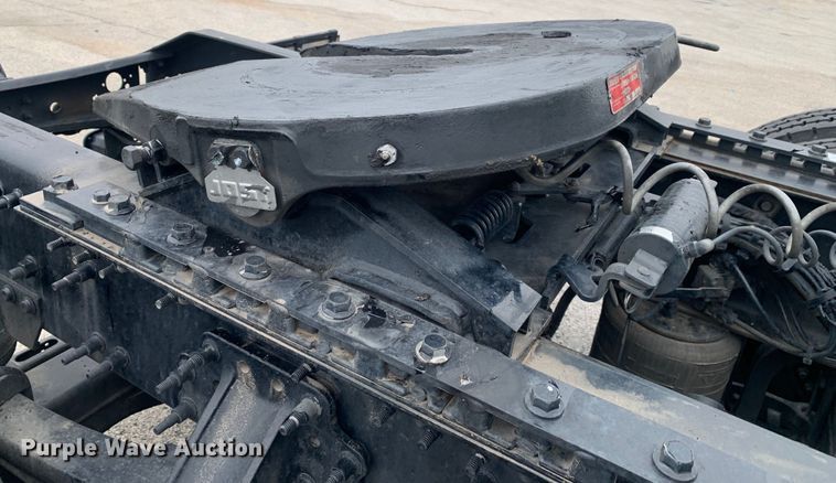 image for item DM7798 2021 Volvo VNL semi truck