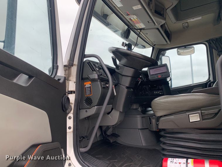 image for item DM7798 2021 Volvo VNL semi truck