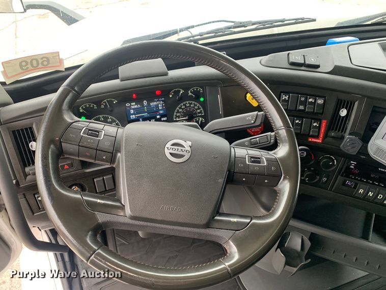 image for item DM7798 2021 Volvo VNL semi truck