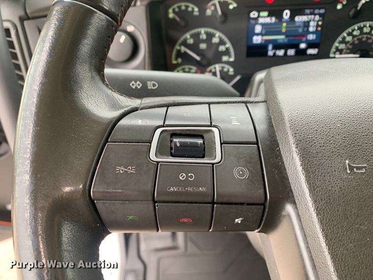 image for item DM7798 2021 Volvo VNL semi truck