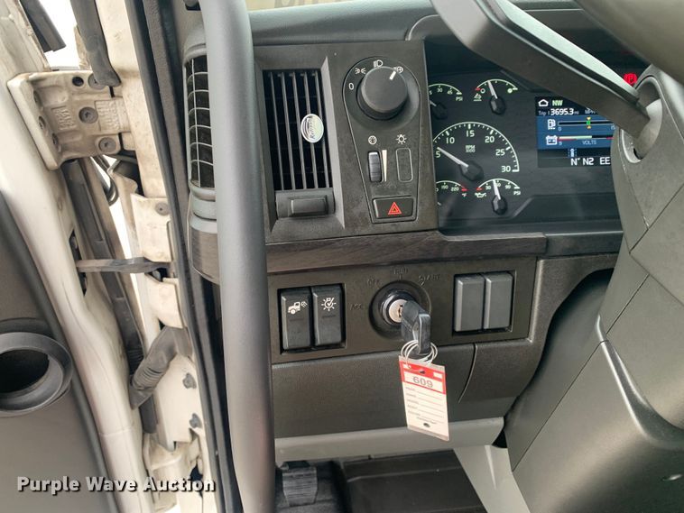 image for item DM7798 2021 Volvo VNL semi truck