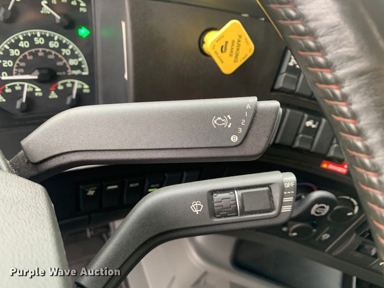 image for item DM7798 2021 Volvo VNL semi truck