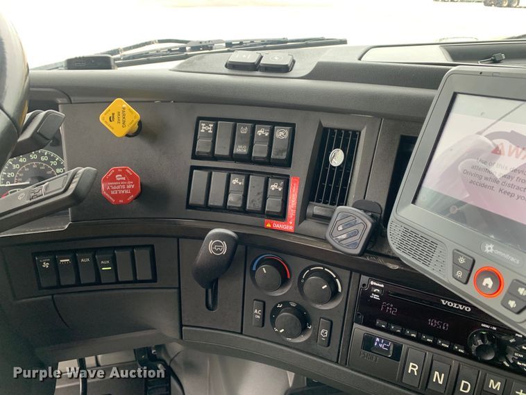 image for item DM7798 2021 Volvo VNL semi truck