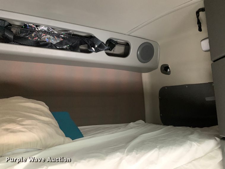 image for item DM7798 2021 Volvo VNL semi truck