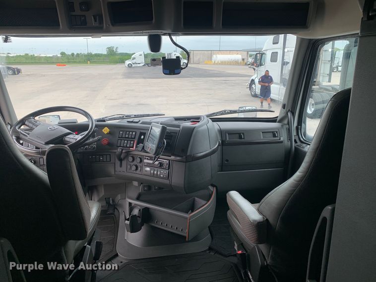 image for item DM7798 2021 Volvo VNL semi truck