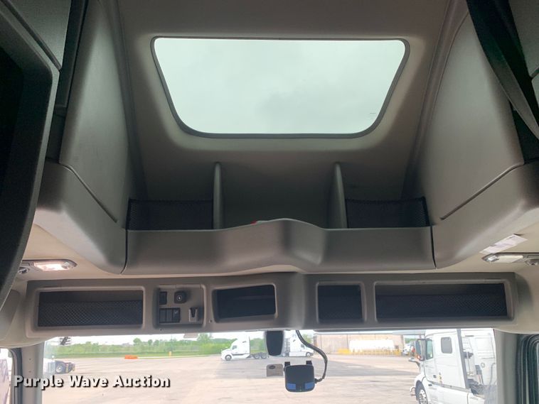 image for item DM7798 2021 Volvo VNL semi truck