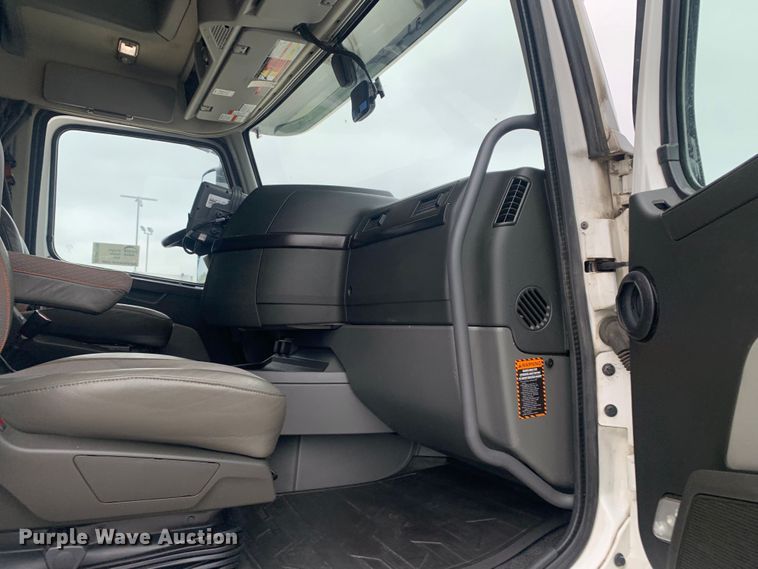 image for item DM7798 2021 Volvo VNL semi truck