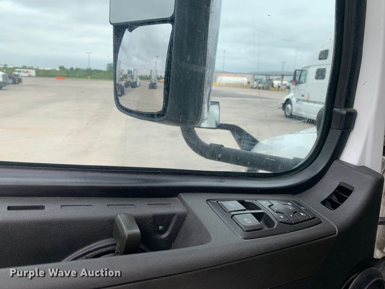 image for item DM7798 2021 Volvo VNL semi truck